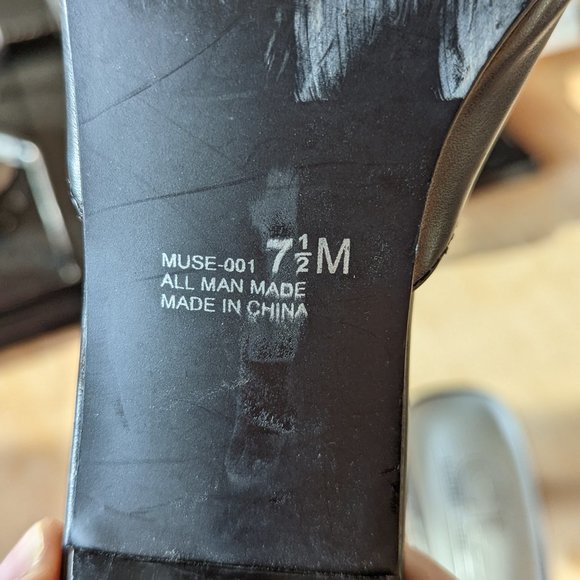 CL by Chinese Laundry Black Women's Low Heel Open Toe Sandals - Picture 4 of 4